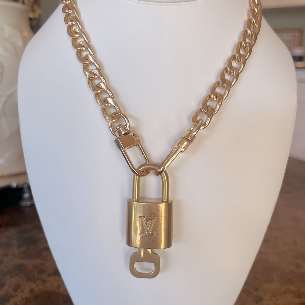 LV Lock/key & 20” Chain